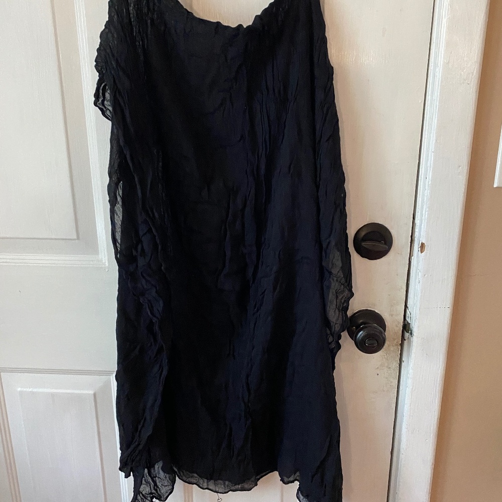 BLACK LIGHTWEIGHT SCARF